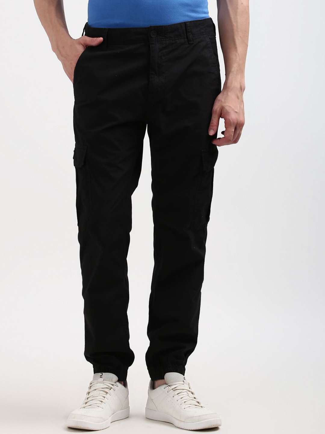 

Tommy Hilfiger Men Straight Fit Cargos Trousers, Black