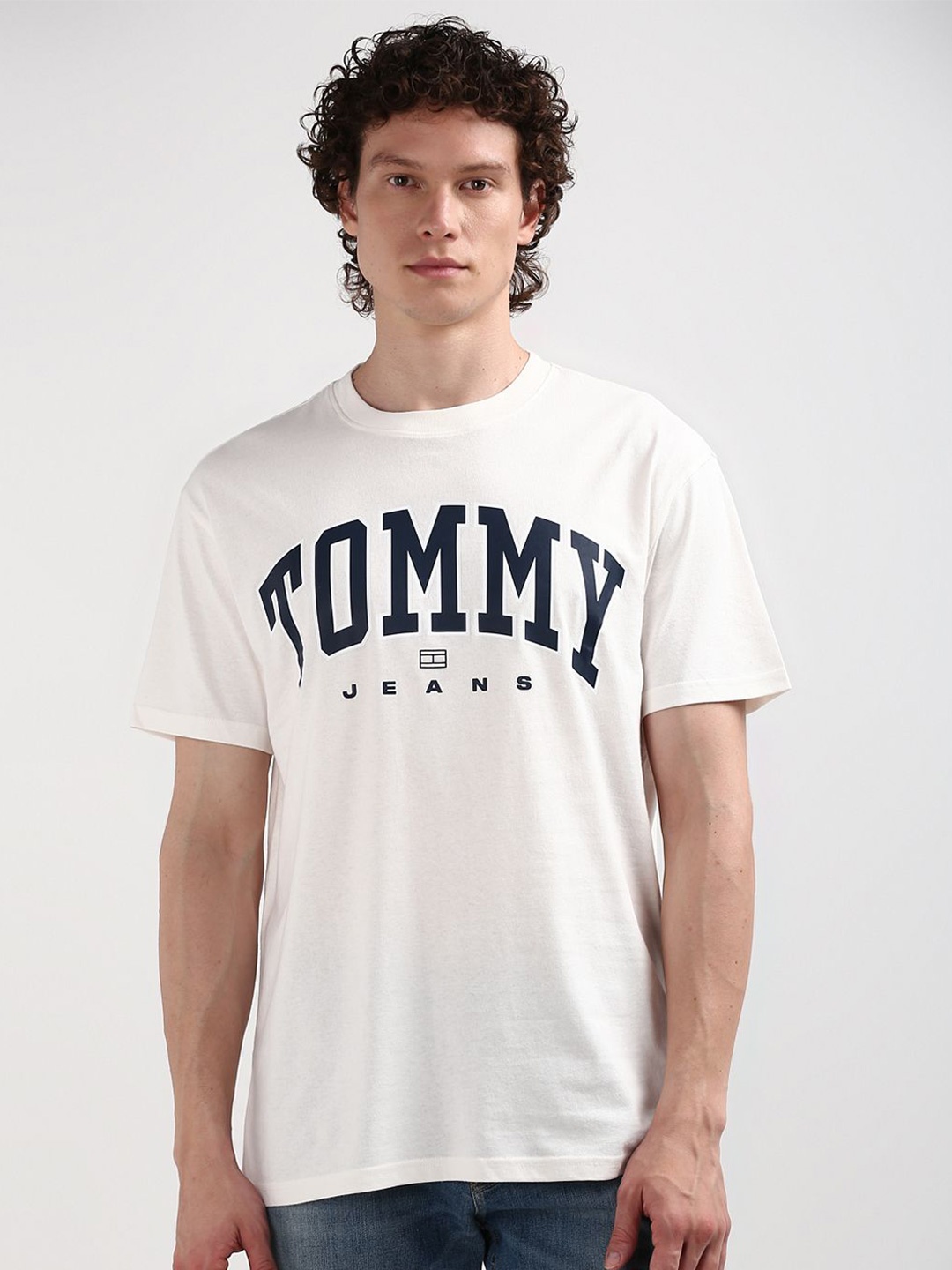 

Tommy Hilfiger Men Typography Printed Raw Edge T-shirt, White