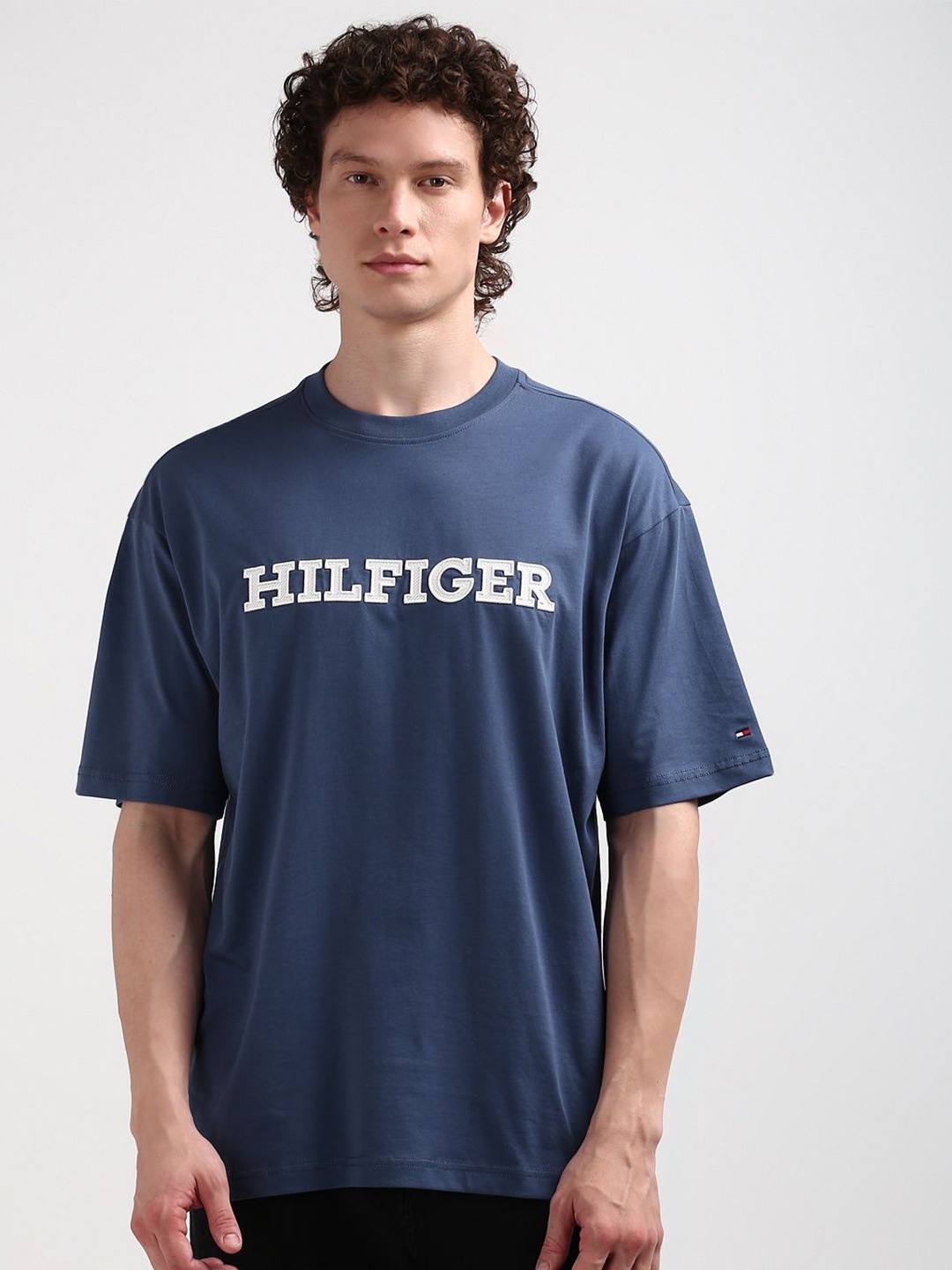 

Tommy Hilfiger Men Typography Pockets T-shirt, Blue