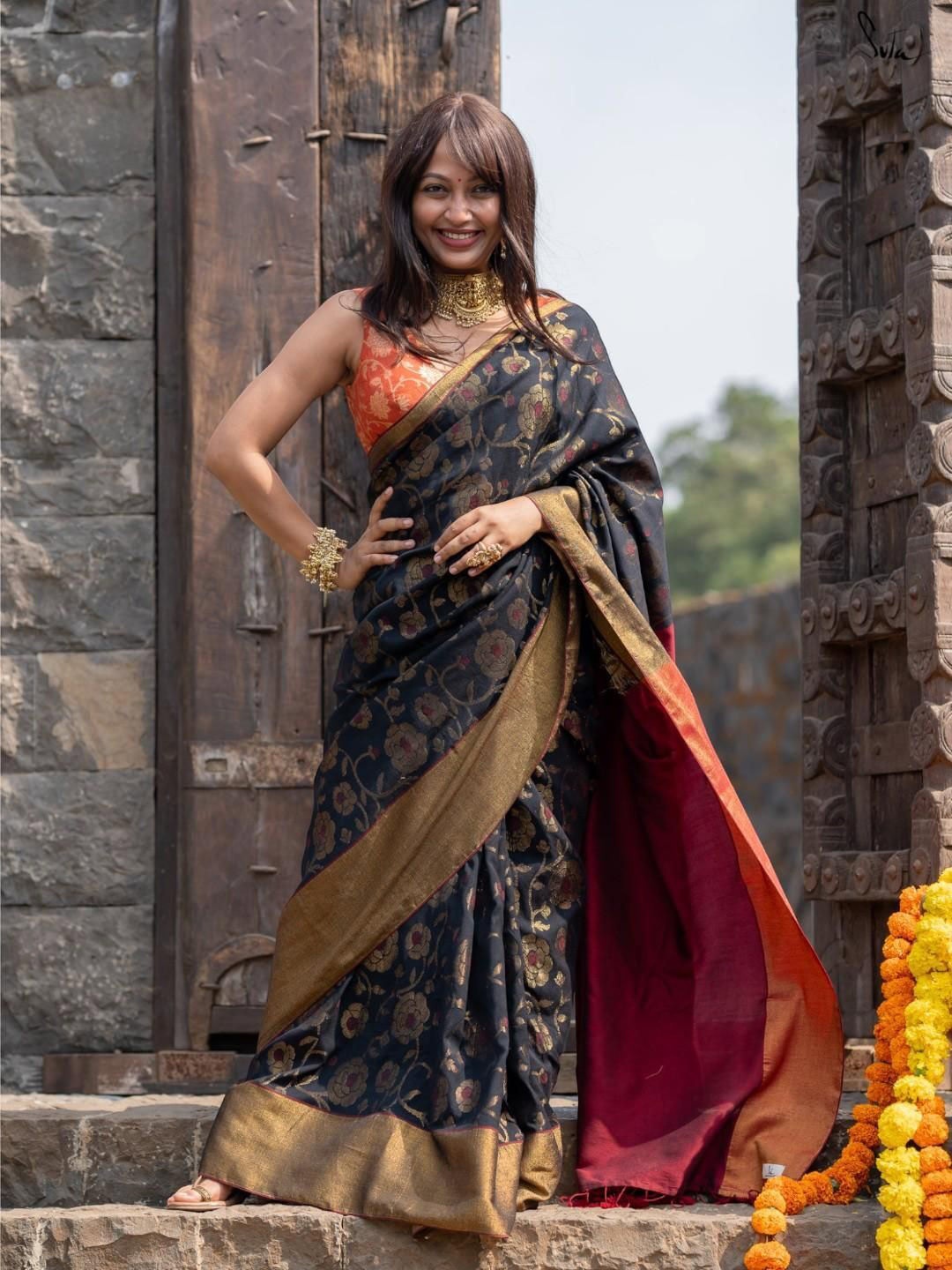 

Suta Woven Design Zari Saree, Black