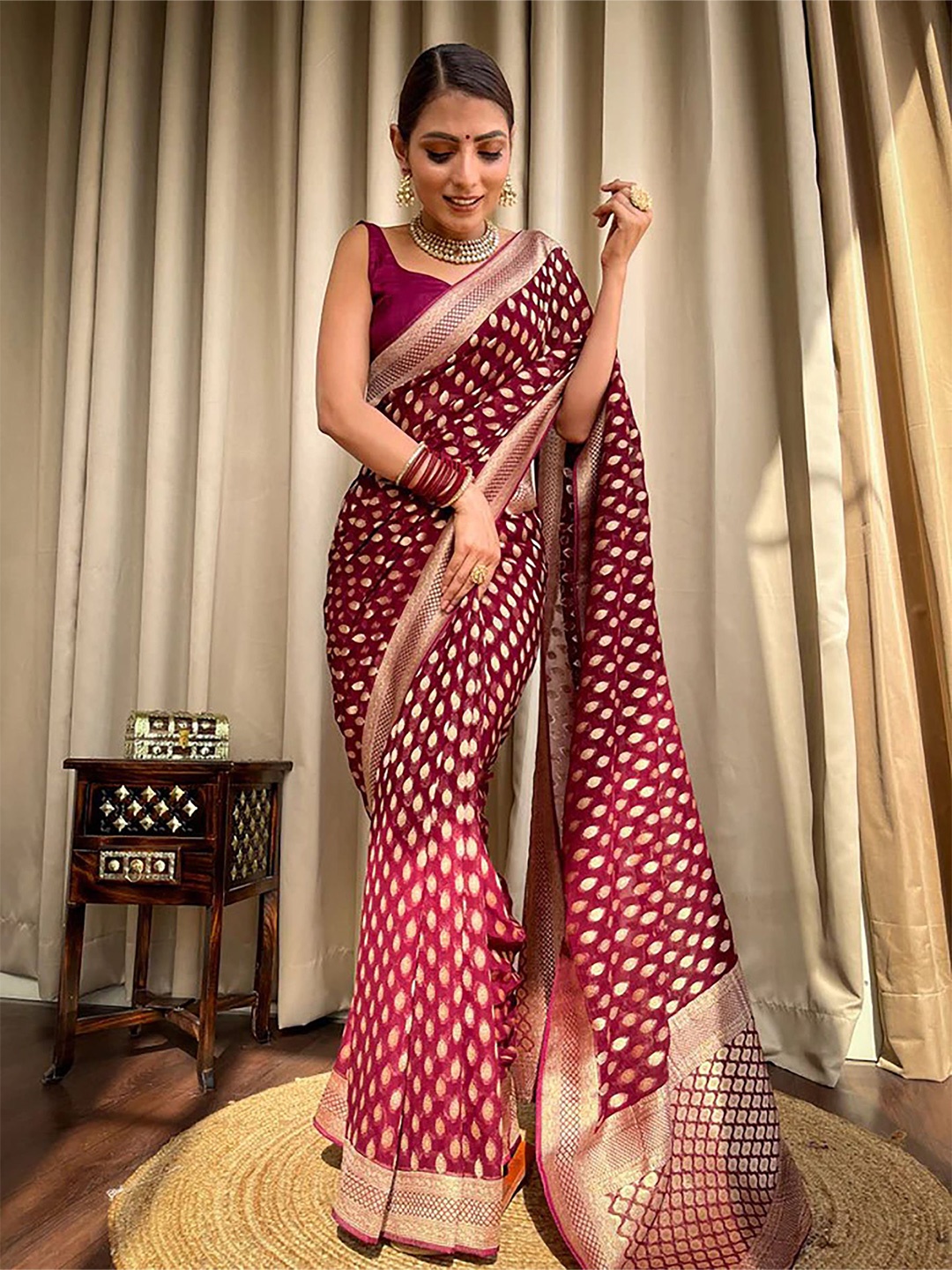 

KALINI Woven Design Zari Silk Blend Banarasi Saree, Maroon