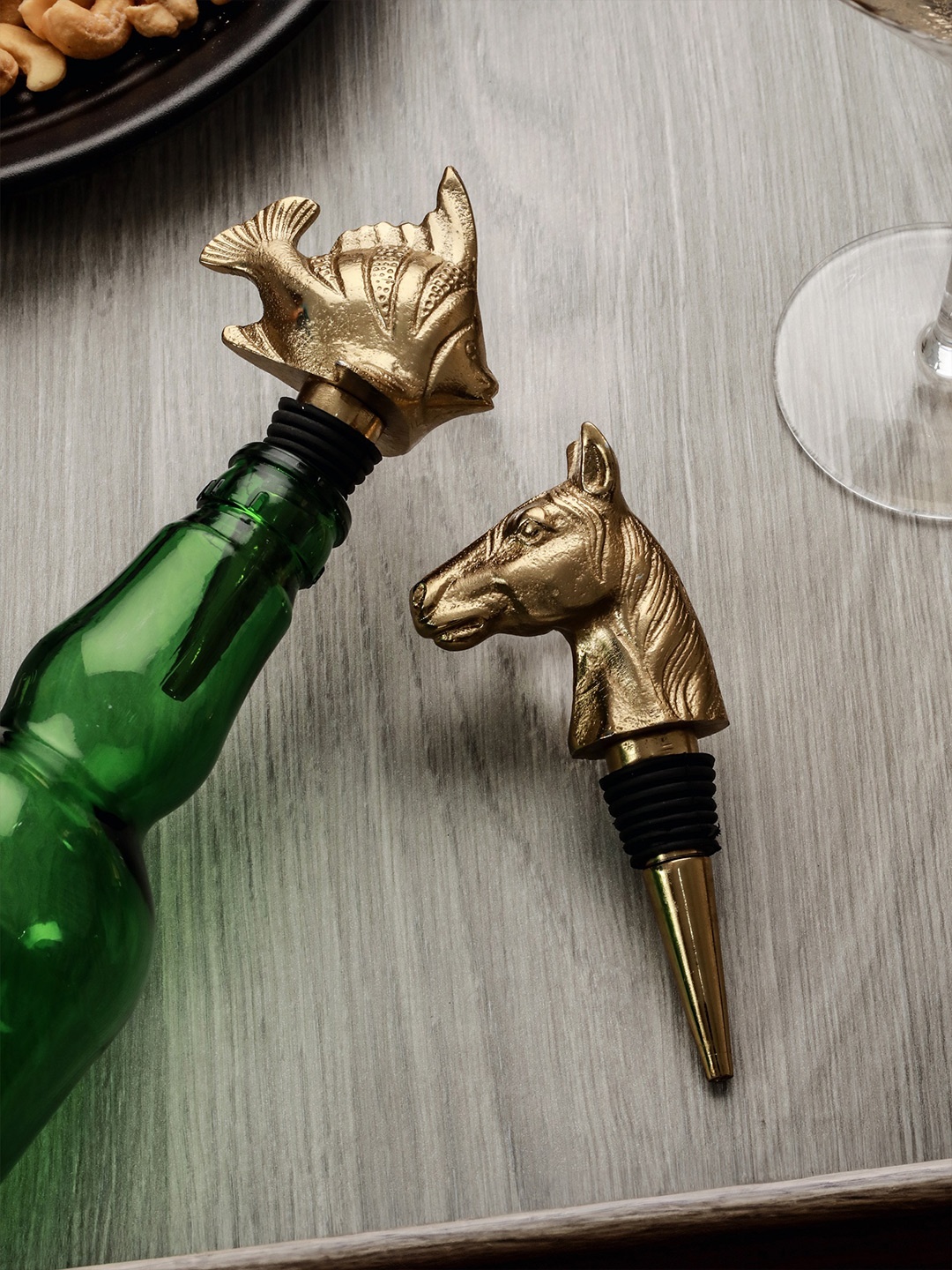 

Troveas 2-Pcs Horse & Fish Textured Bottle Stoppers, Gold