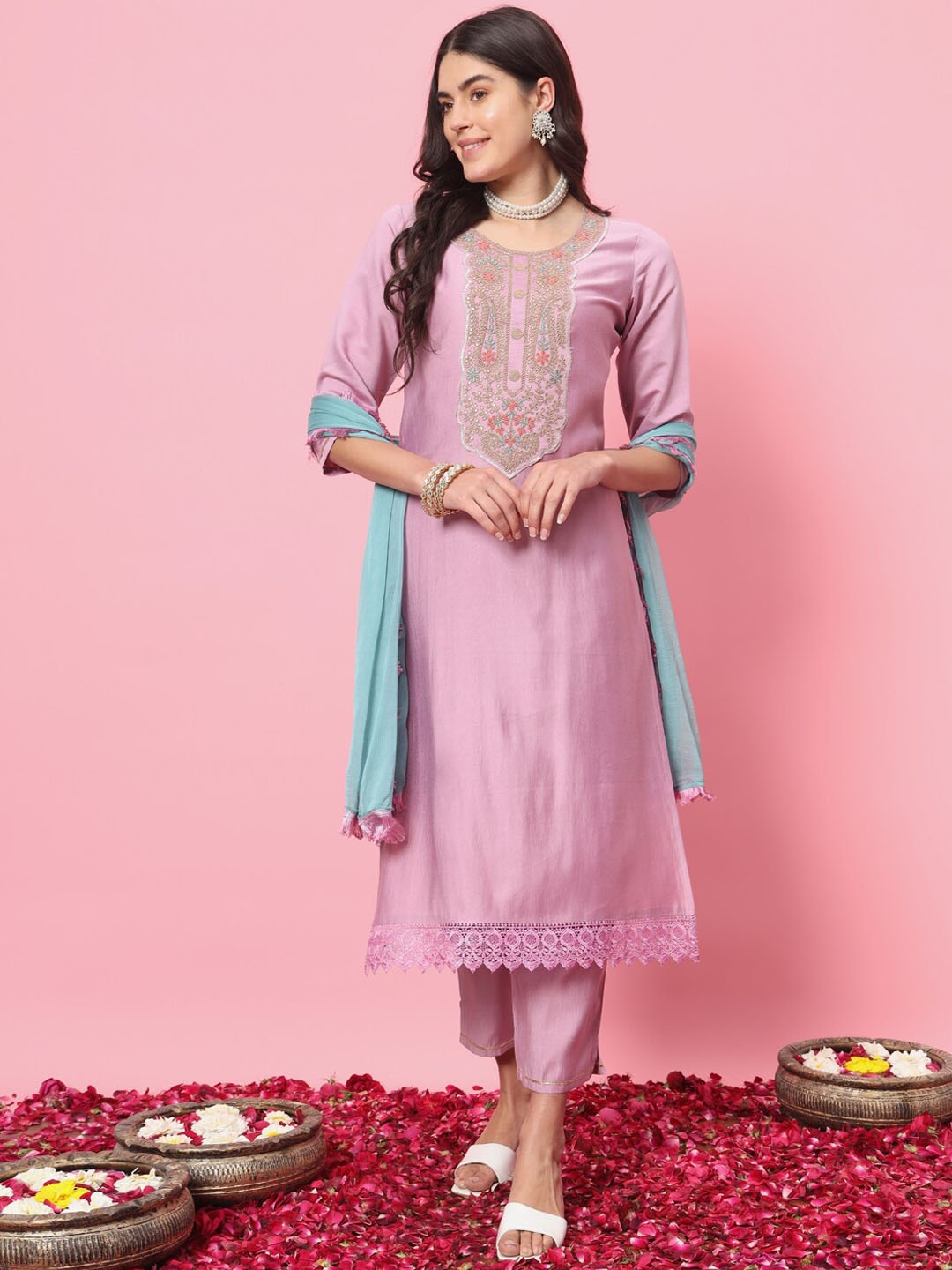 

VredeVogel Women Embroidered Regular Kurta with Trousers & With Dupatta, Lavender