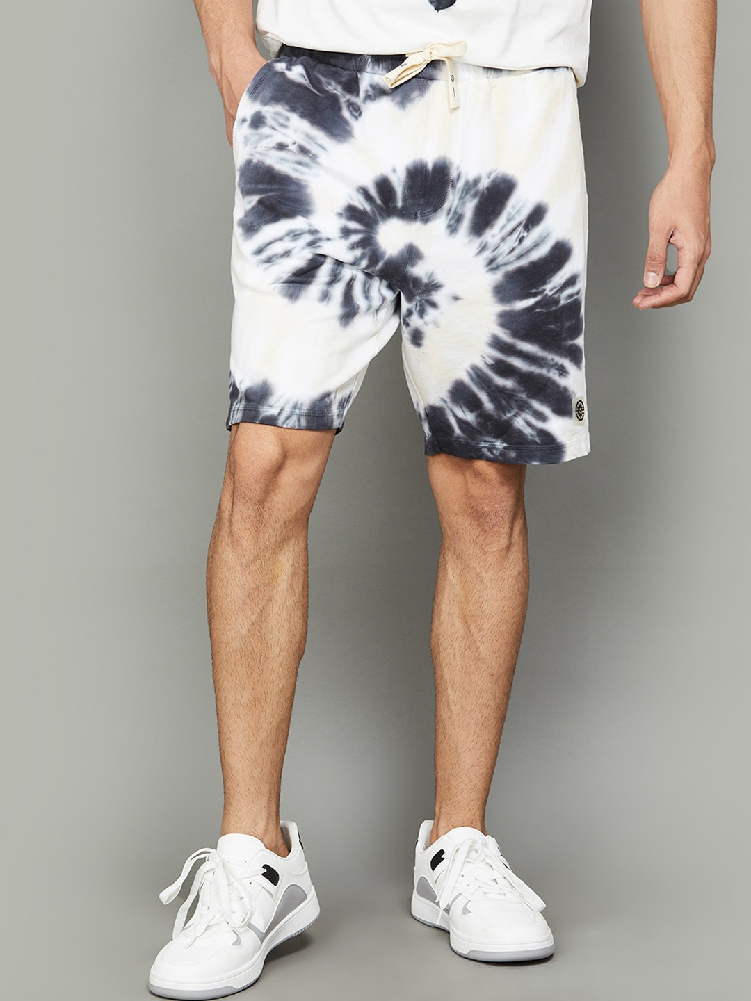 

SmileyWorld Men Floral Printed Shorts, Beige