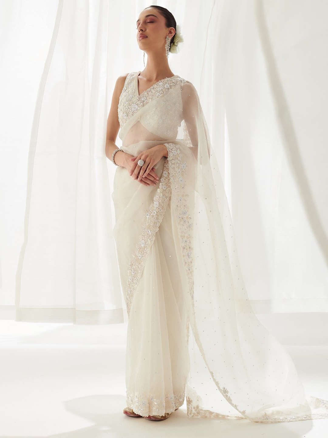 

SUHINO Embellished Sequinned Organza Saree, White
