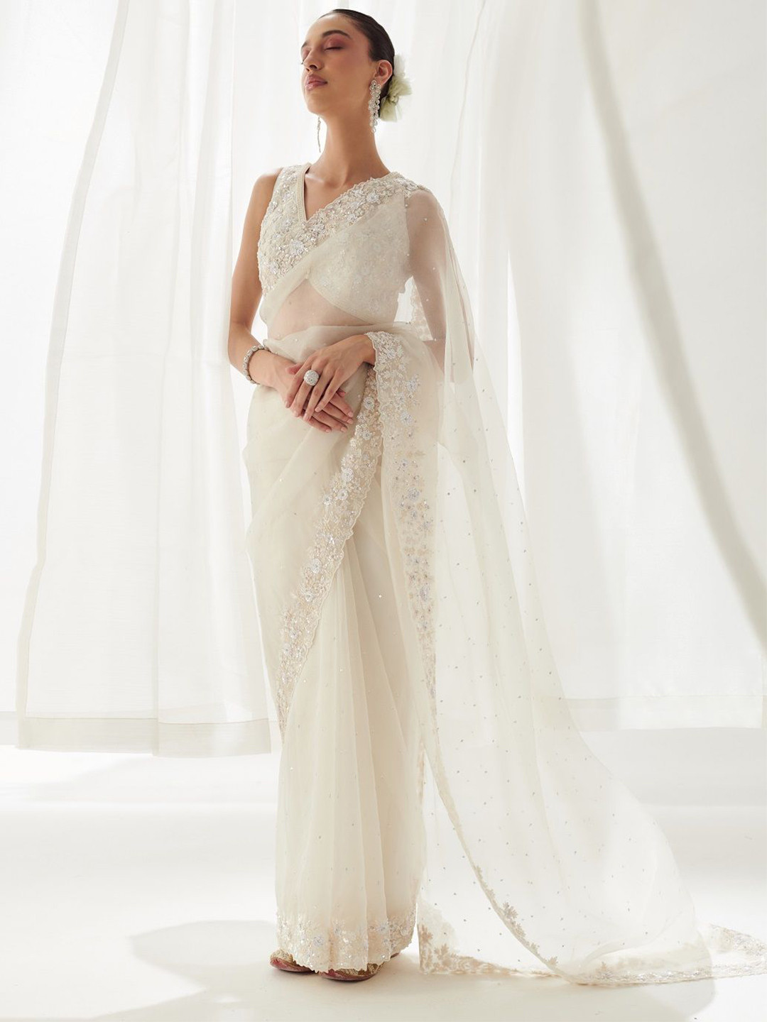 

SUHINO Floral Sequinned Organza Banarasi Saree, White