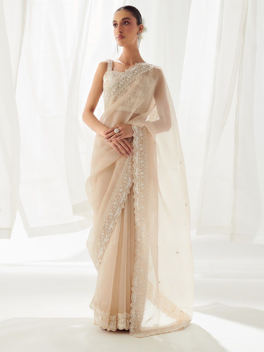 

SUHINO Embroidered Organza Banarasi Saree, Beige