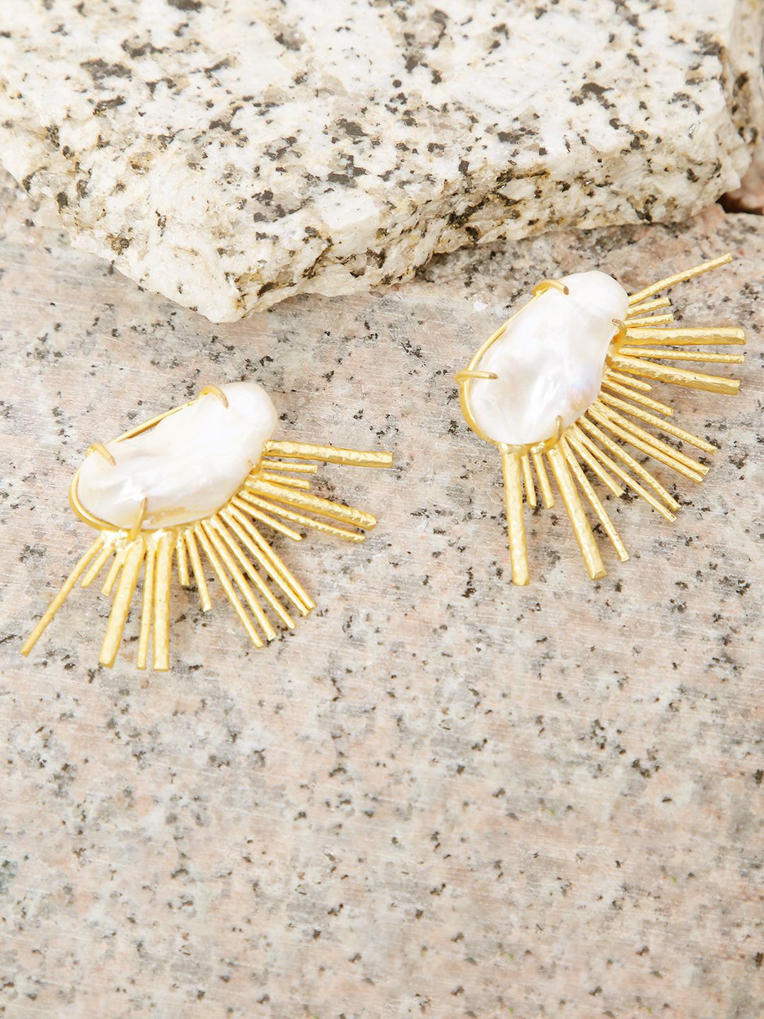 

XAGO Contemporary Studs Earrings, White