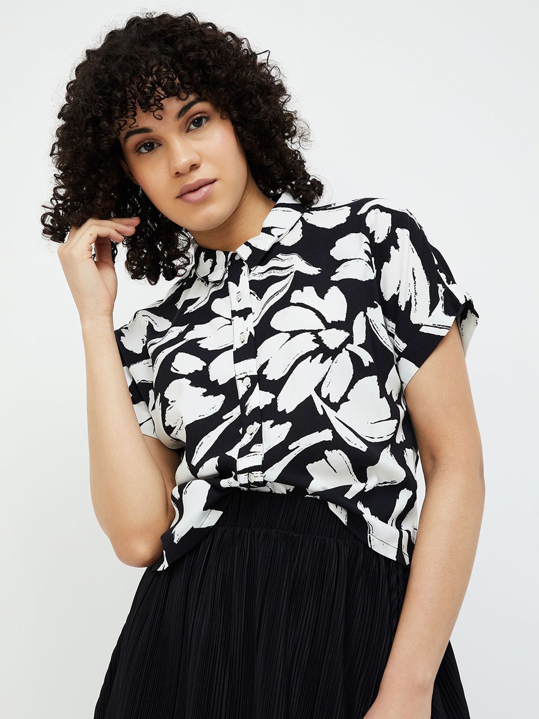 

Ginger by Lifestyle Floral Print Extended Sleeves Boxy Top, Black