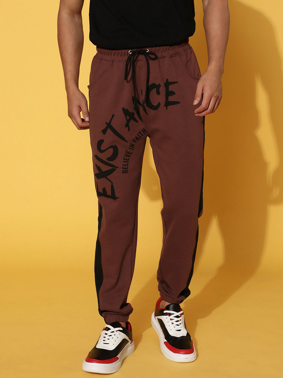

VEIRDO Men Printed Regular fit Pure Cotton Track Pant, Brown