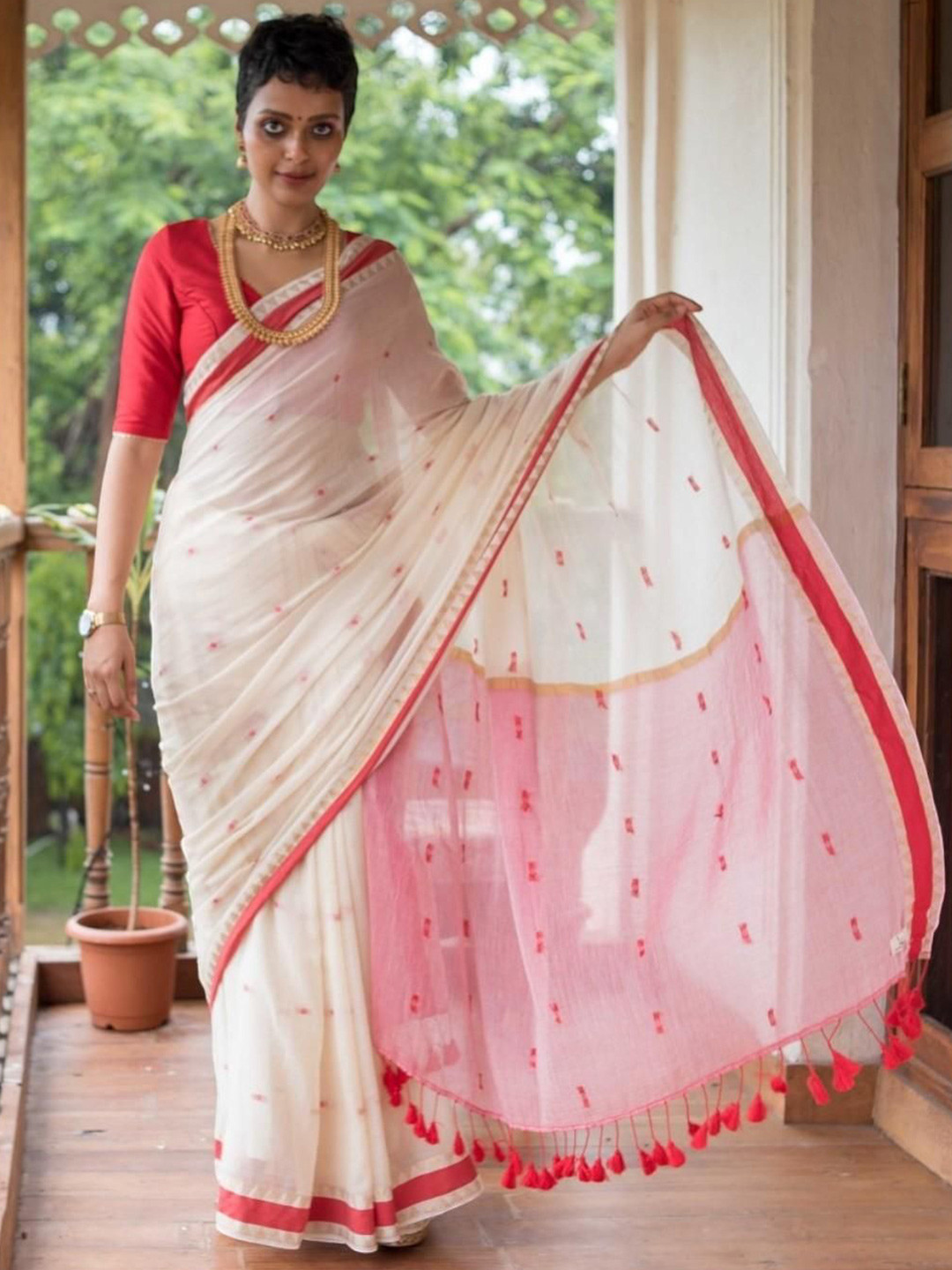 

Suta Woven Design Pure Cotton Saree, Cream