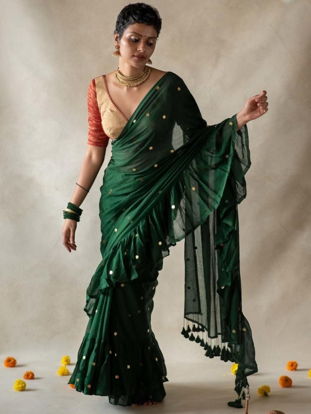 

Suta Embellished Sequinned Pure Cotton Saree, Green