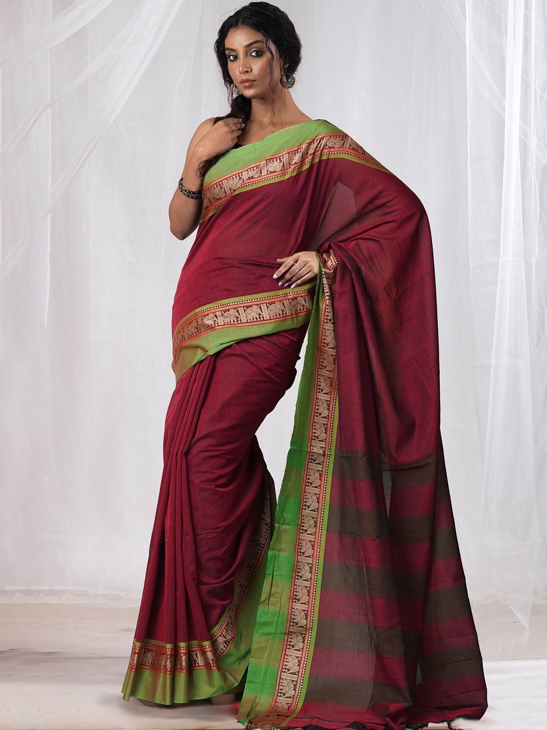 

Unnati Silks Zari Pure Cotton Handloom Narayan Peth Saree, Maroon