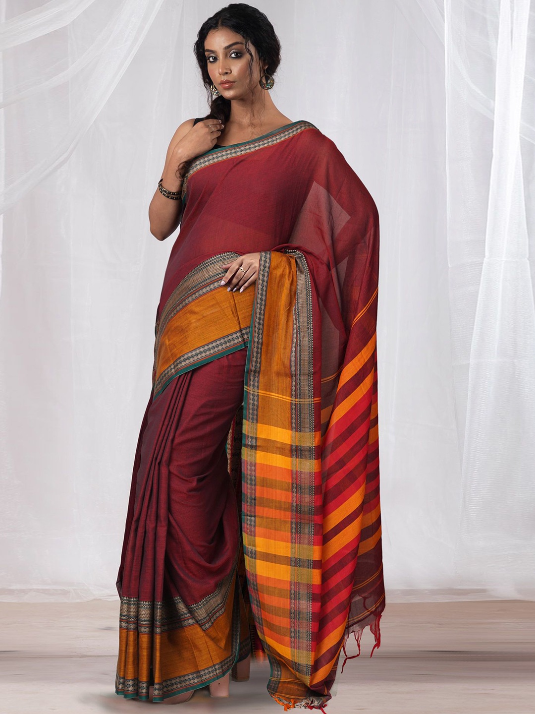 

Unnati Silks Pure Cotton Handloom Narayan Peth Saree, Maroon
