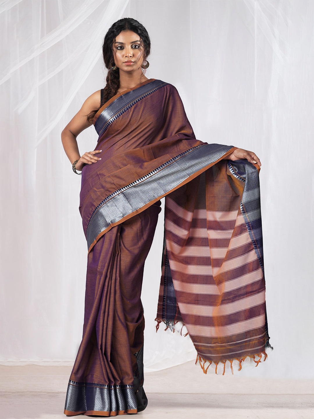 

Unnati Silks Zari Pure Cotton Handloom Narayan Peth Saree, Brown