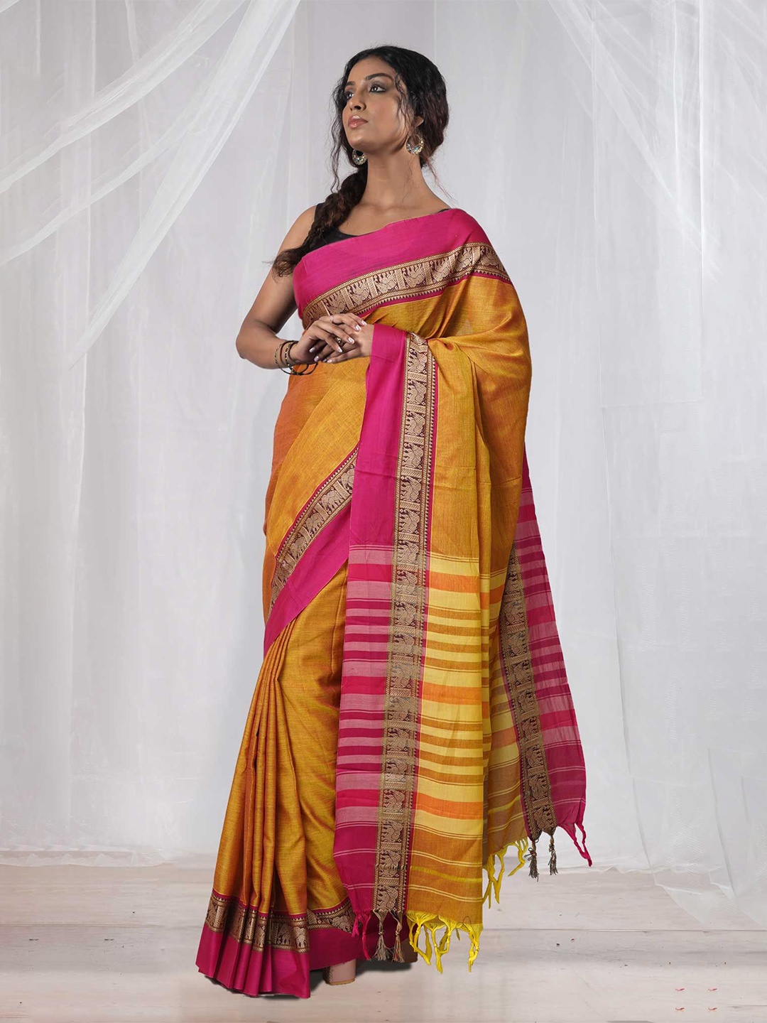 

Unnati Silks Pure Cotton Handloom Narayan Peth Saree, Yellow