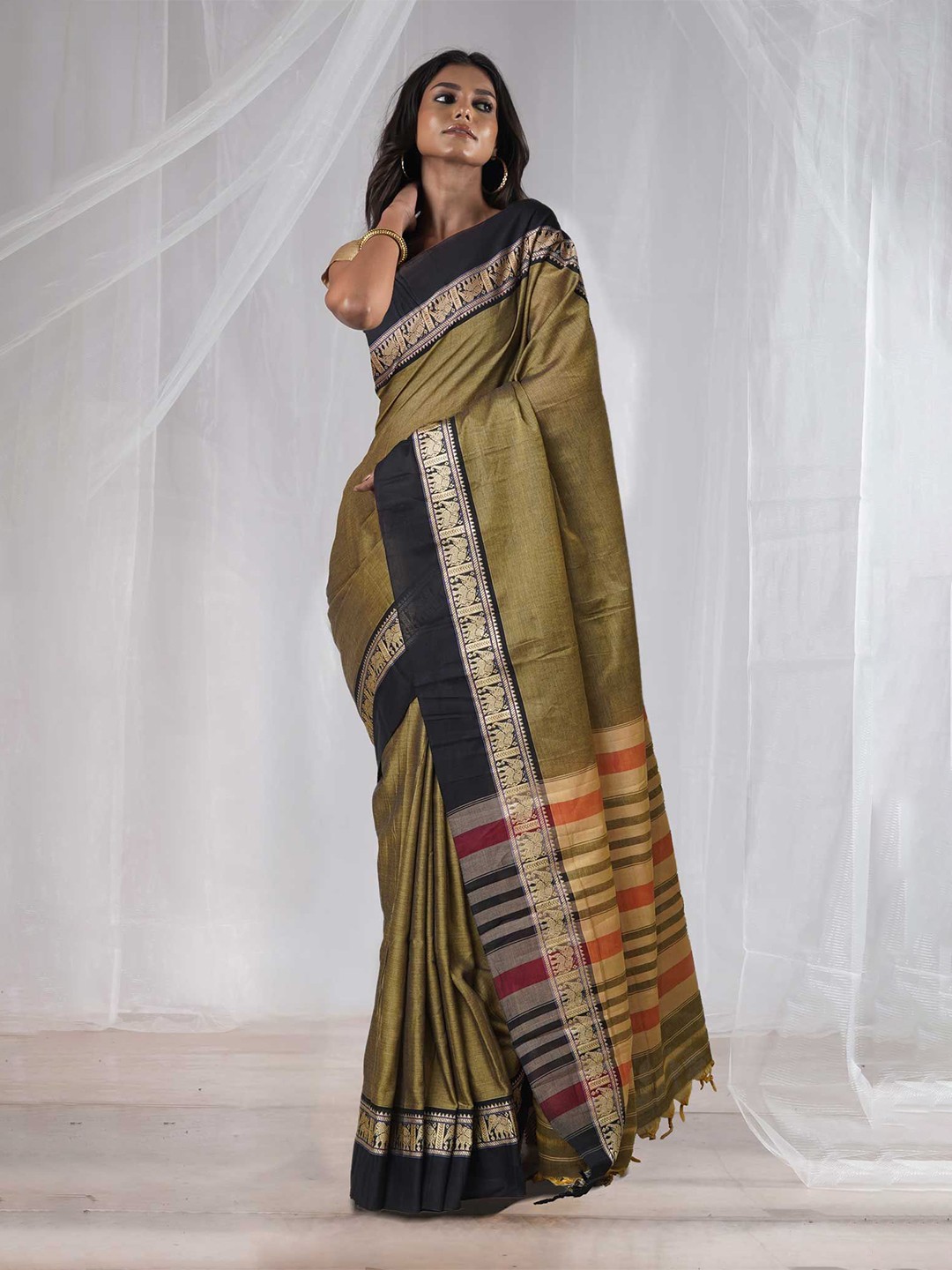 

Unnati Silks Woven Design Pure Cotton Handloom Narayan Peth Saree, Brown