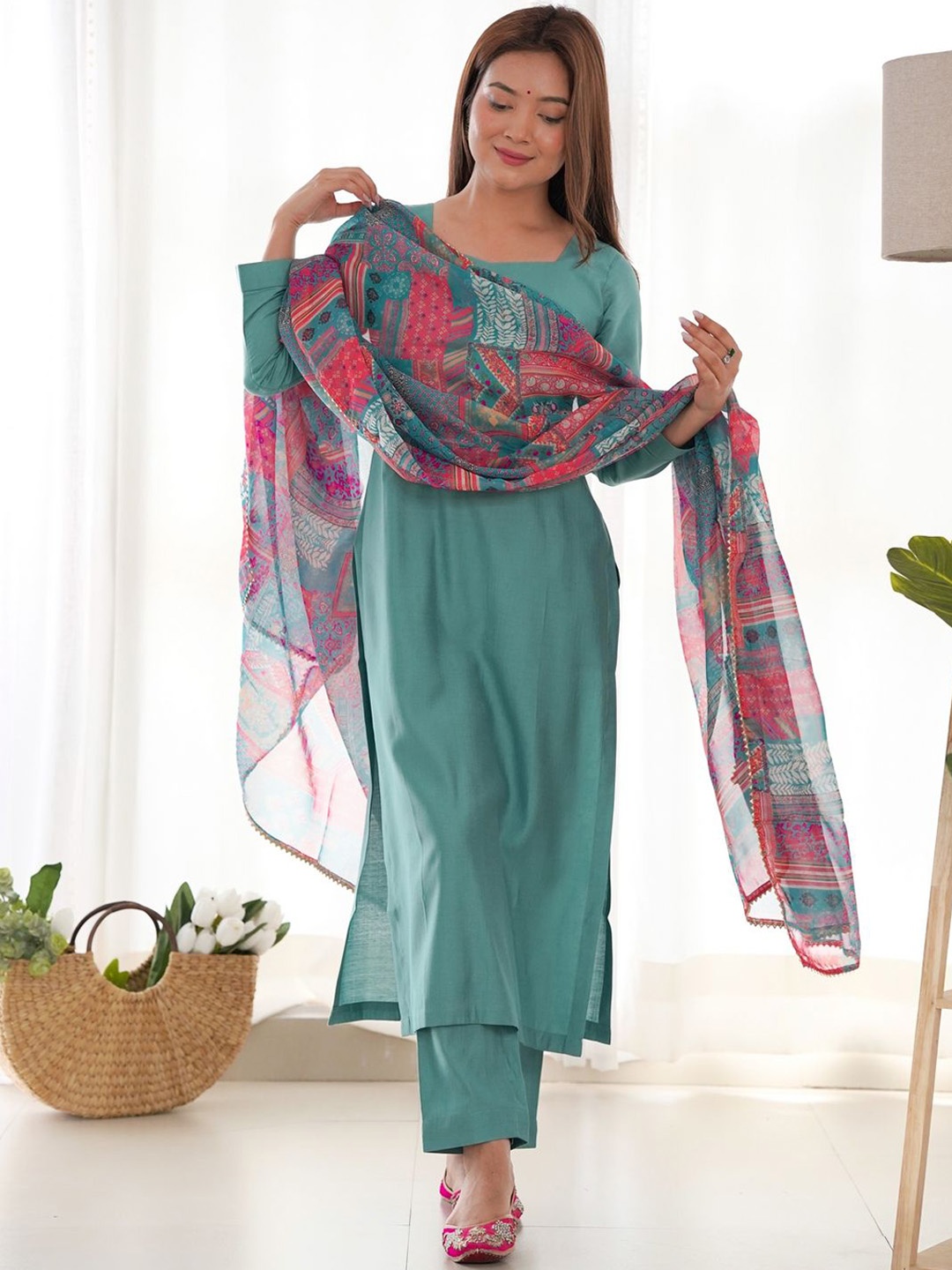 

Yara Creation Women Regular Kurta with Trousers & With Dupatta, Green