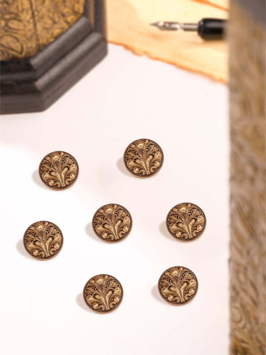 

COSA NOSTRAA Set of 7 Peacock Floret Brooch, Metallic