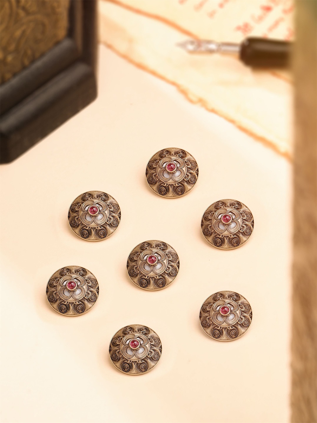 

COSA NOSTRAA Set of 7 Floral Brooch, Metallic