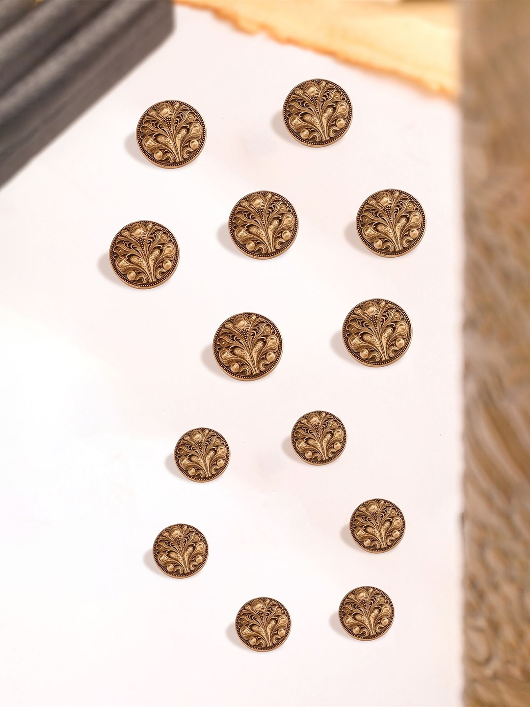 

COSA NOSTRAA Men Set of 13 Rouge Button Brooches, Gold