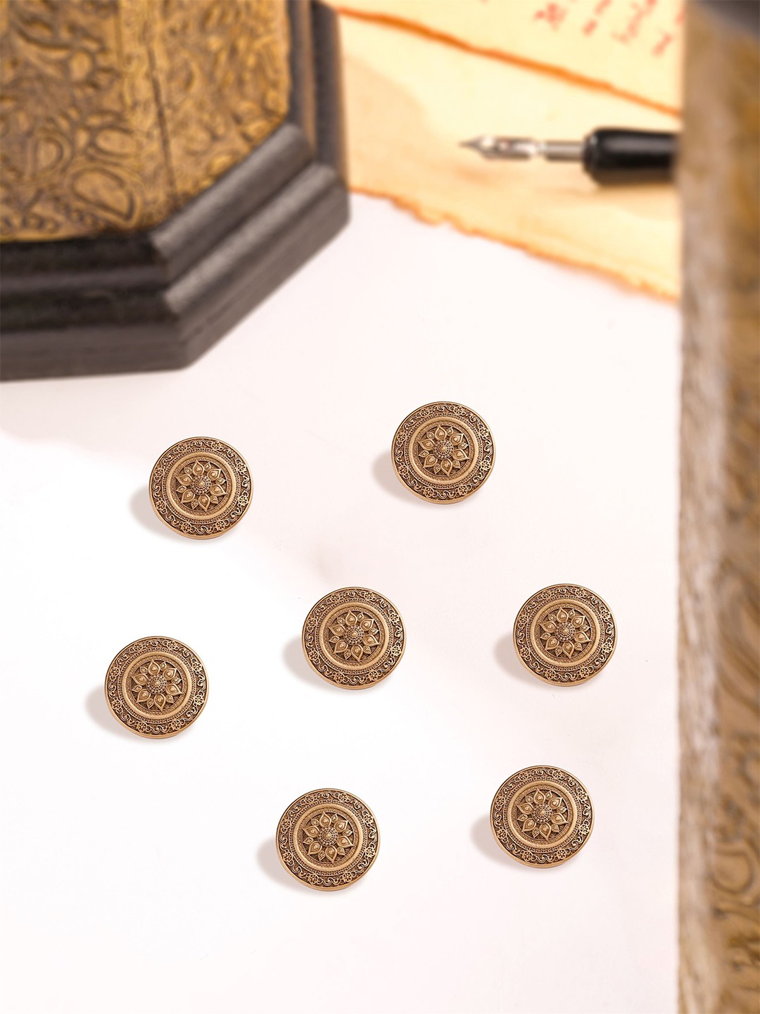 

COSA NOSTRAA Set of 7 Serene Lotus Button, Gold