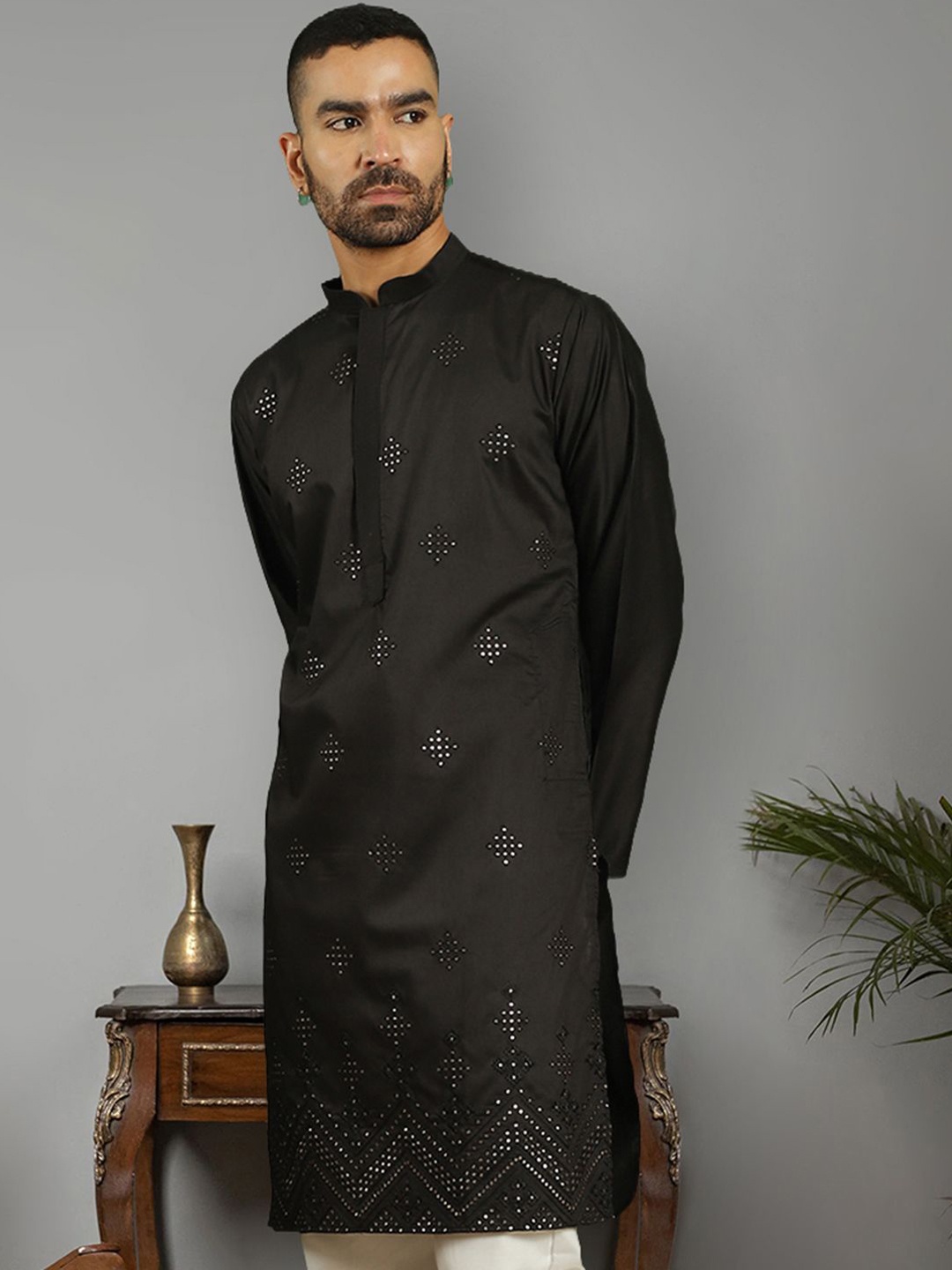 

Jompers Men Embroidered Thread Work Kurta, Black