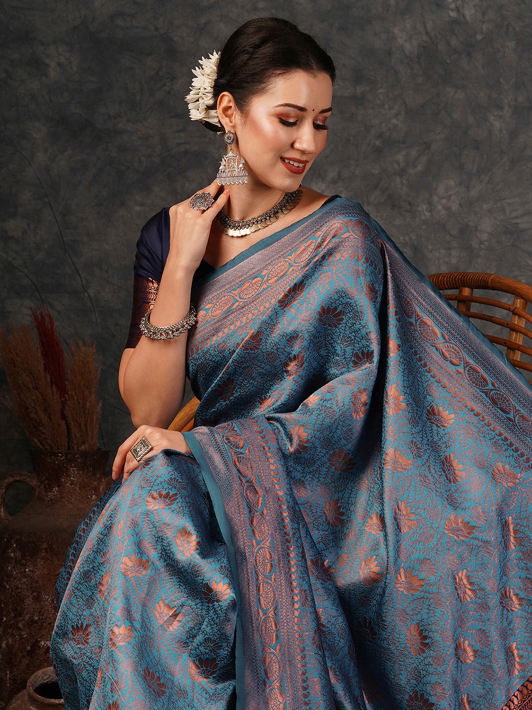 

KALINI Ethnic Motifs Woven Design Zari Banarasi Saree, Blue