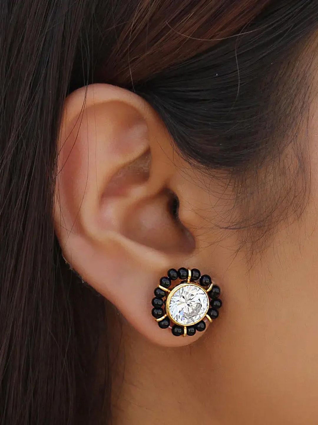 

Unniyarcha Contemporary Studs Earrings, Silver