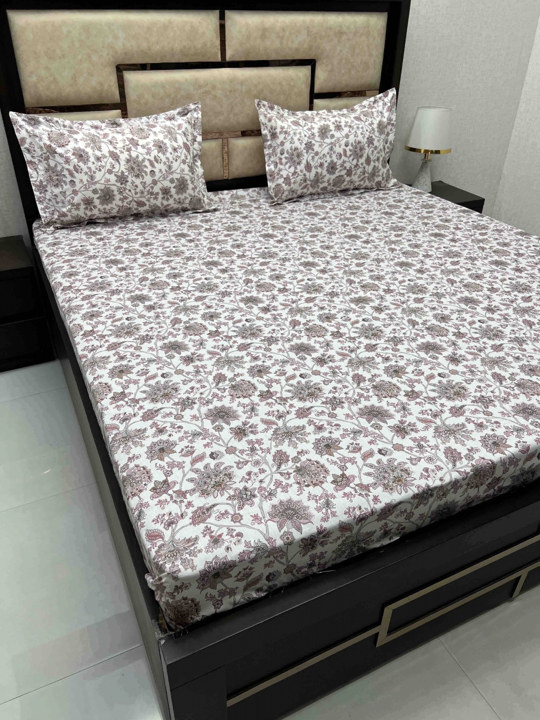 

Pure Decor Maroon & White Floral 350 TC King Bedsheet with 2 Pillow Covers