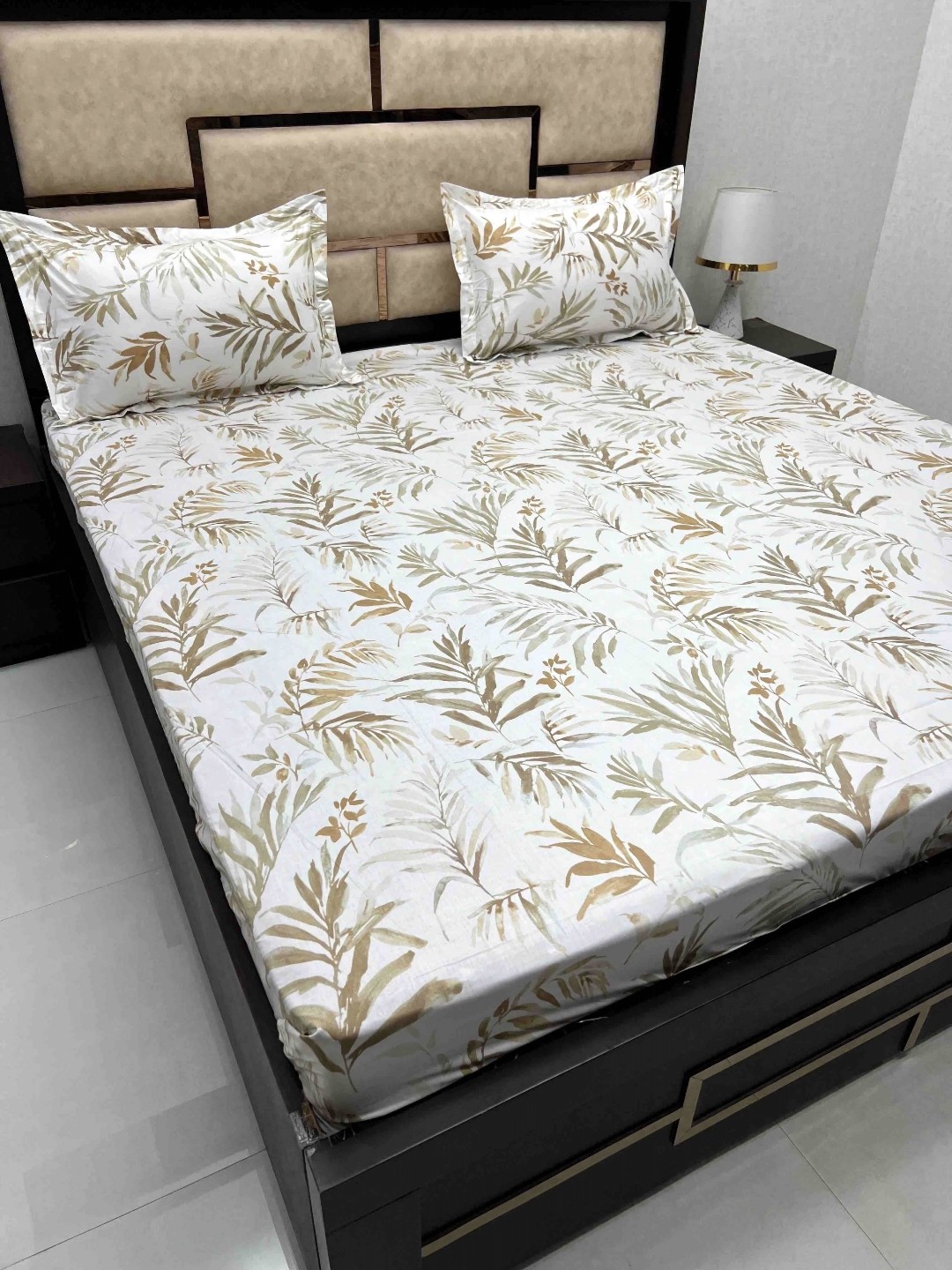 

Pure Decor Green & White Floral 350 TC King Bedsheet with 2 Pillow Covers