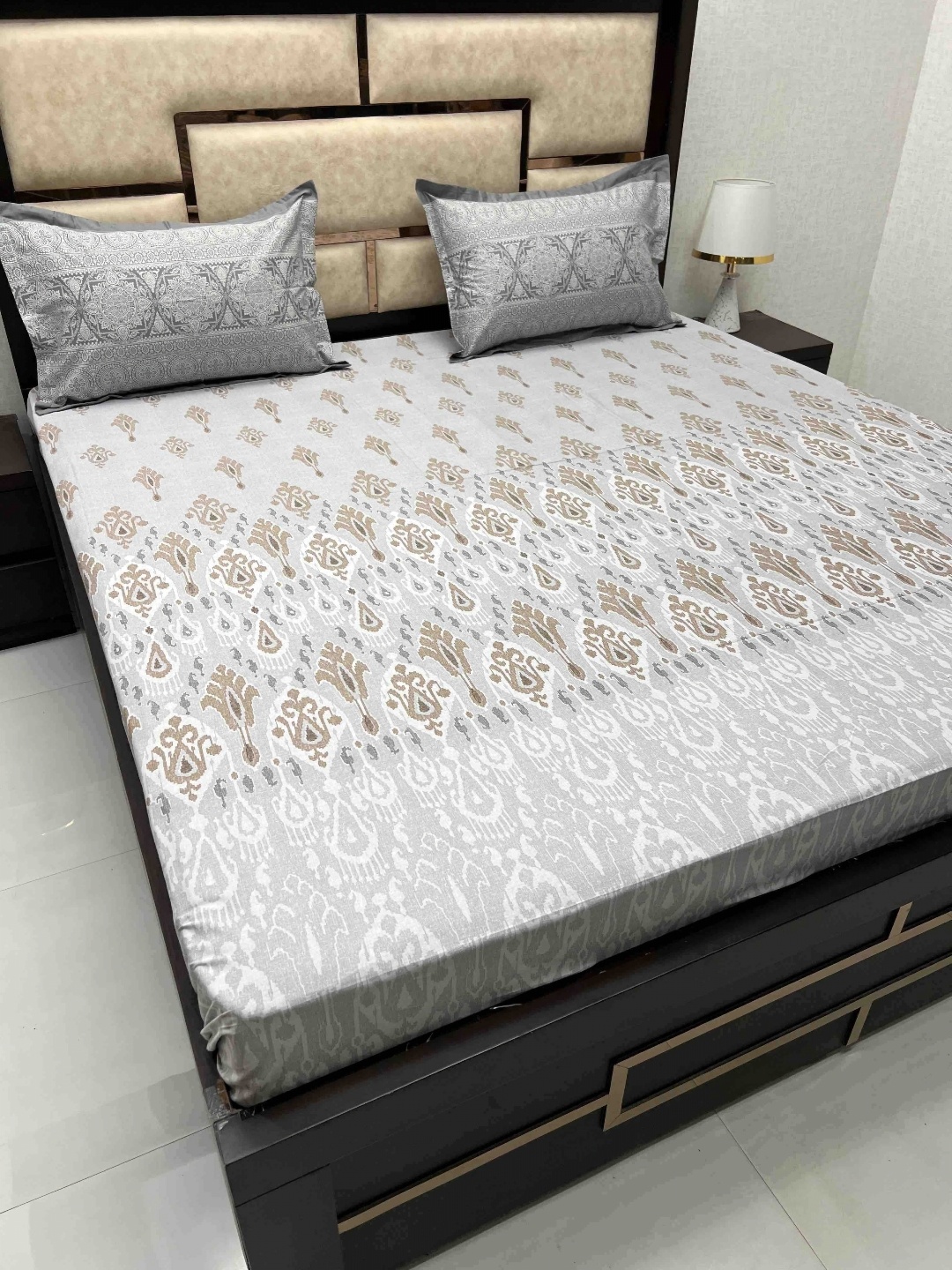 

Pure Decor Grey & White Ethnic Motifs 350 TC King Bedsheet with 2 Pillow Covers