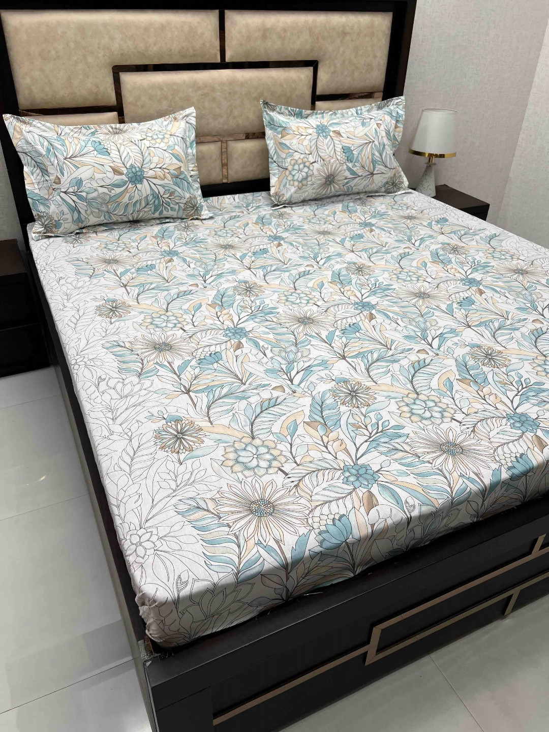 

Pure Decor Green & White Floral 350 TC King Bedsheet with 2 Pillow Covers