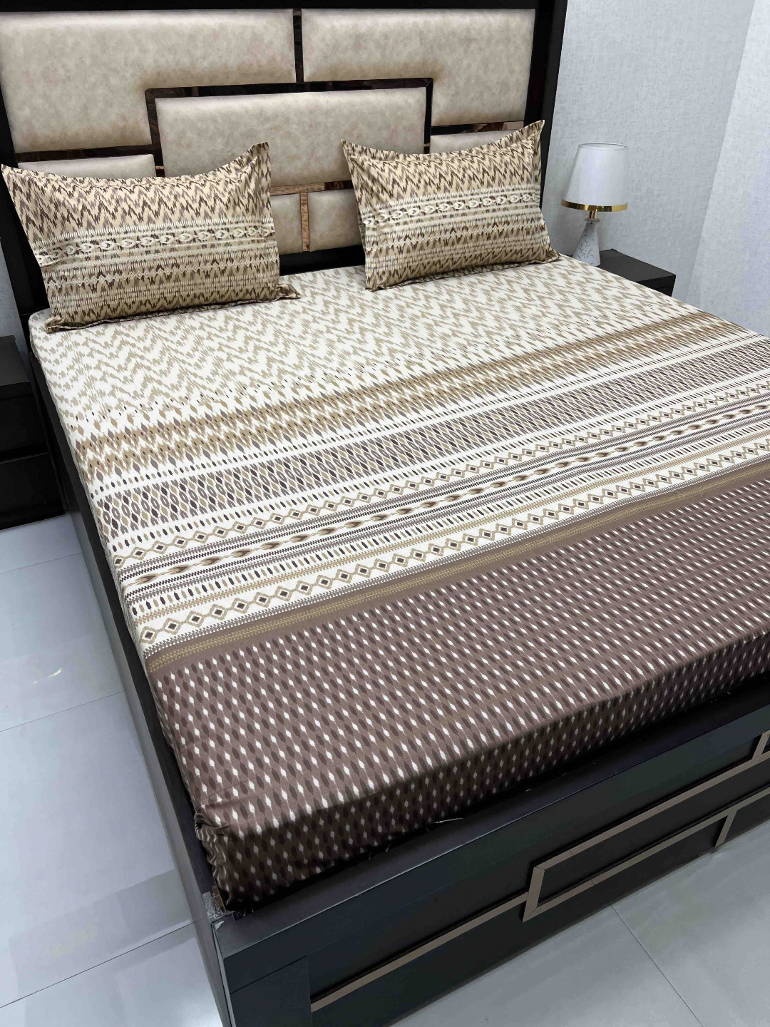 

Pure Decor Brown & White 350 TC King Bedsheet with 2 Pillow Covers