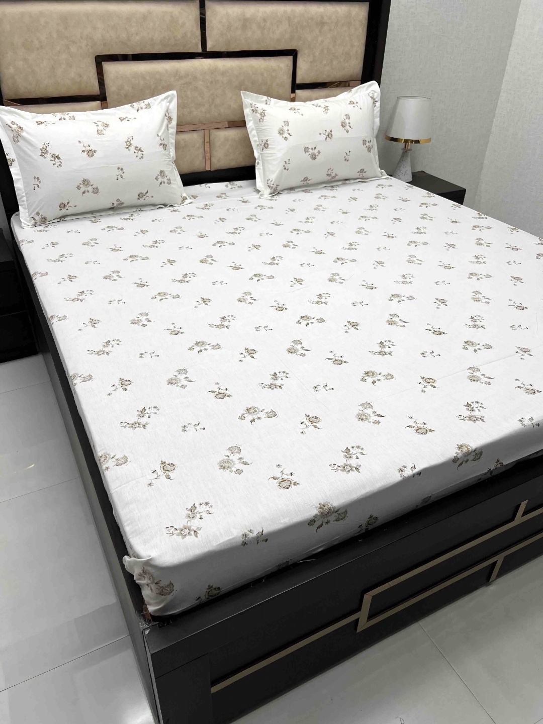 Pure Decor White & Brown Floral 350 TC King Bedsheet with 2 Pillow Covers