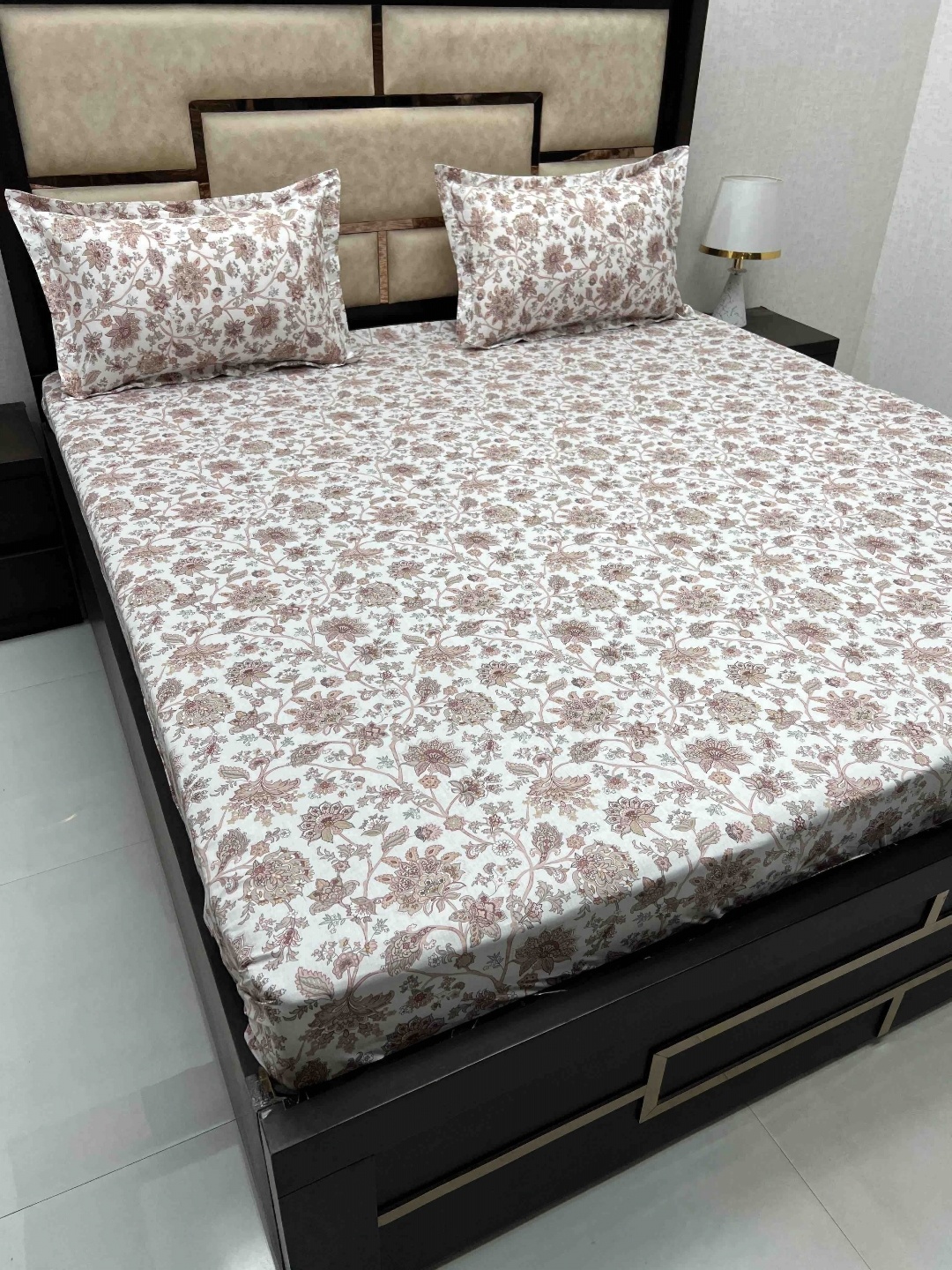 

Pure Decor Brown & White Floral 350 TC King Bedsheet with 2 Pillow Covers
