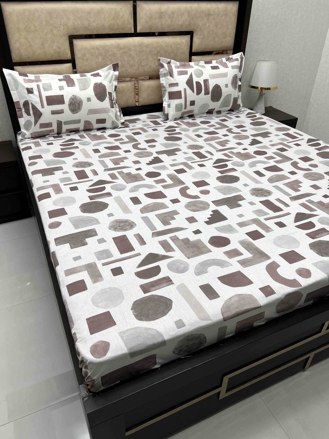 Pure Decor Brown & Grey Geometric 350 TC King Bedsheet with 2 Pillow Covers