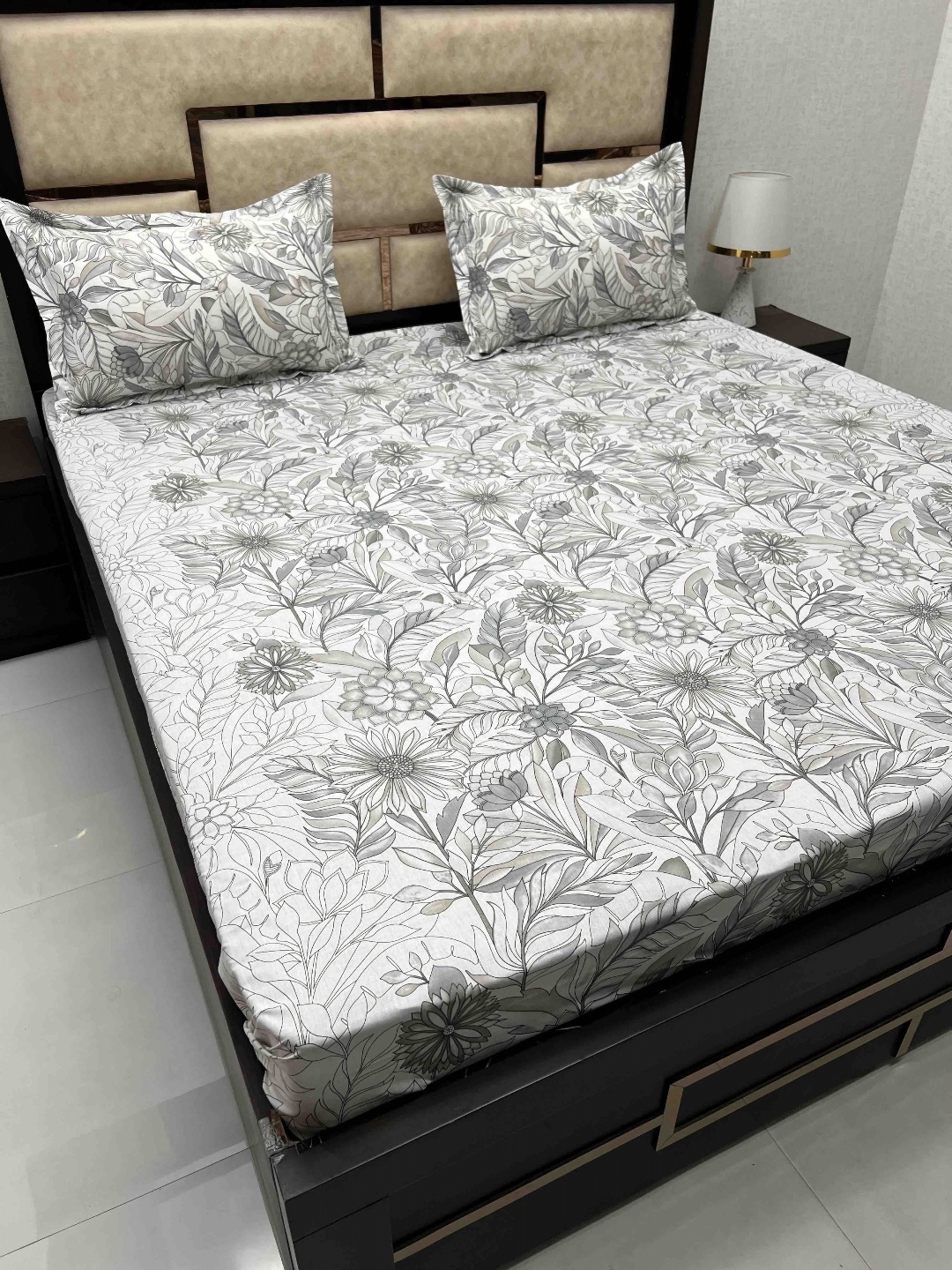 

Pure Decor Grey & White Floral 350 TC King Bedsheet with 2 Pillow Covers