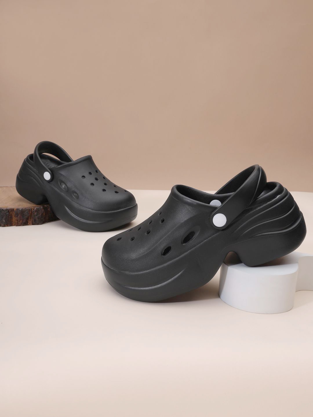

Truffle Collection Women Clogs, Black