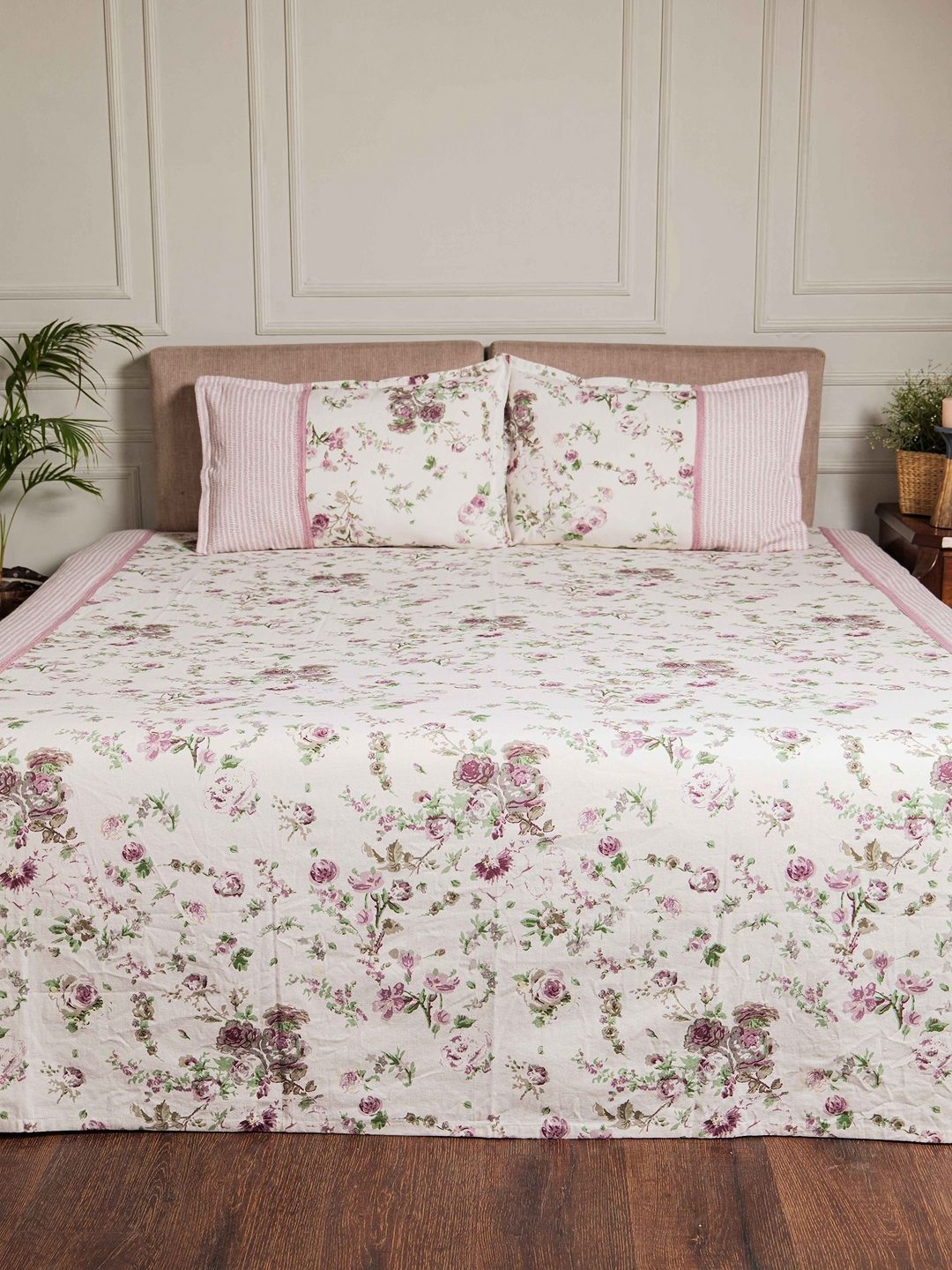 

Amora Double King Bed Cover With 2 Pillow Covers, Off white