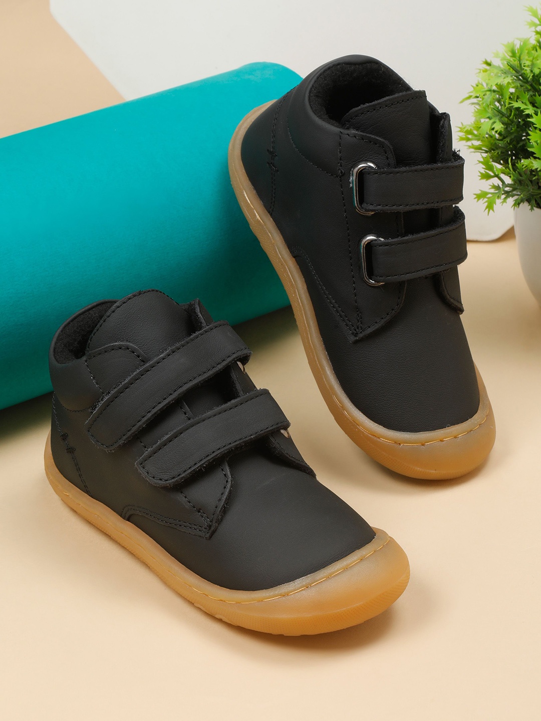 

Teakwood Leathers Unisex Kids Leather Slip-On Sneakers, Black