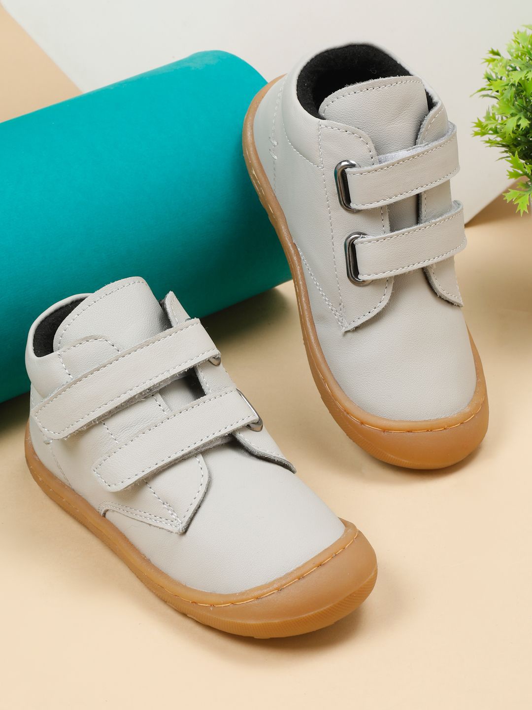 

Teakwood Leathers Unisex Kids Colourblocked Leather Sneakers, Grey