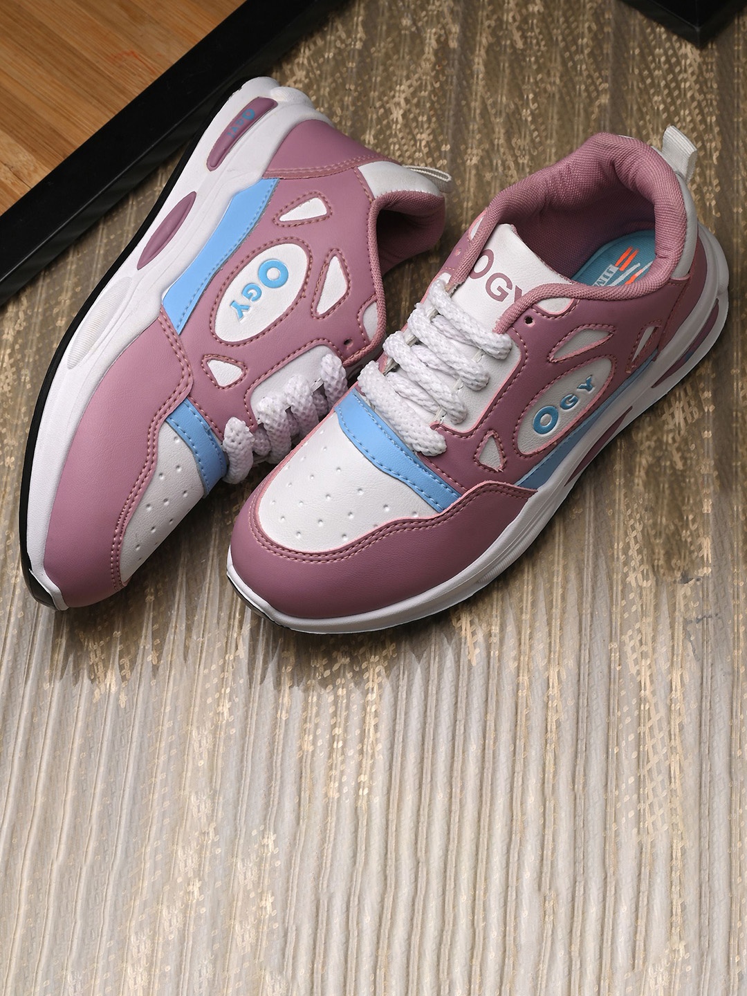 

BIRDE Women Colourblocked Sneakers, Pink