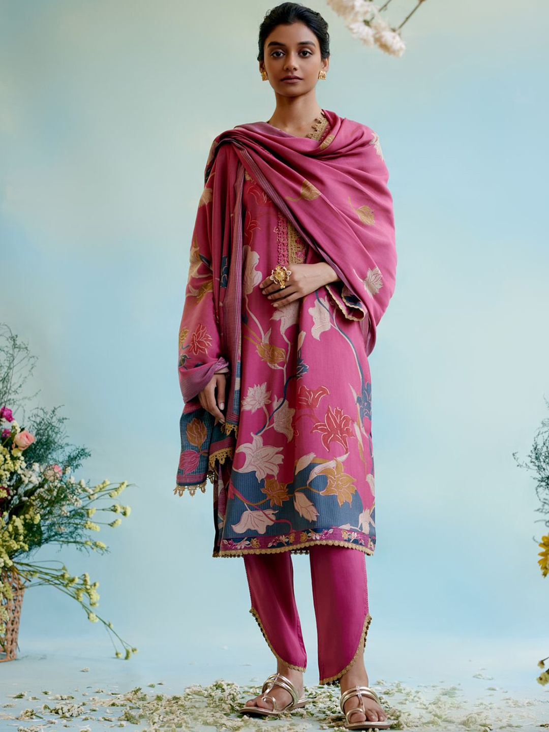 NERO Women Floral Printed Regular Thread Work Chanderi Cotton Kurta with Trousers & With Dupatta, Pink