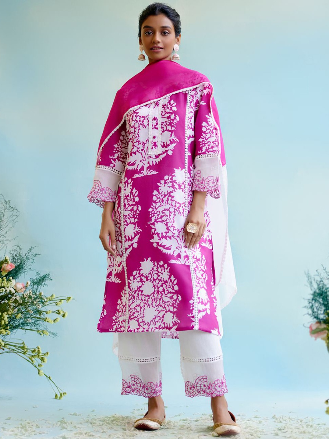NERO Women Floral Printed Regular Kurta with Trousers & With Dupatta, White
