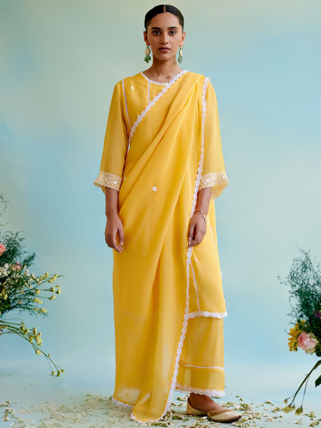 

NERO Women Floral Embroidered Regular Thread Work Kurta with Trousers & With Dupatta, Yellow