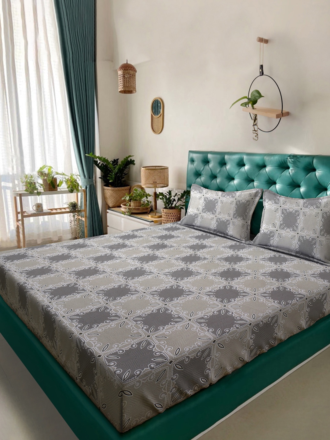 

KLOTTHE Grey & White Printed Pure Cotton 400 TC Double King Bedsheet With 2 Pillow Covers