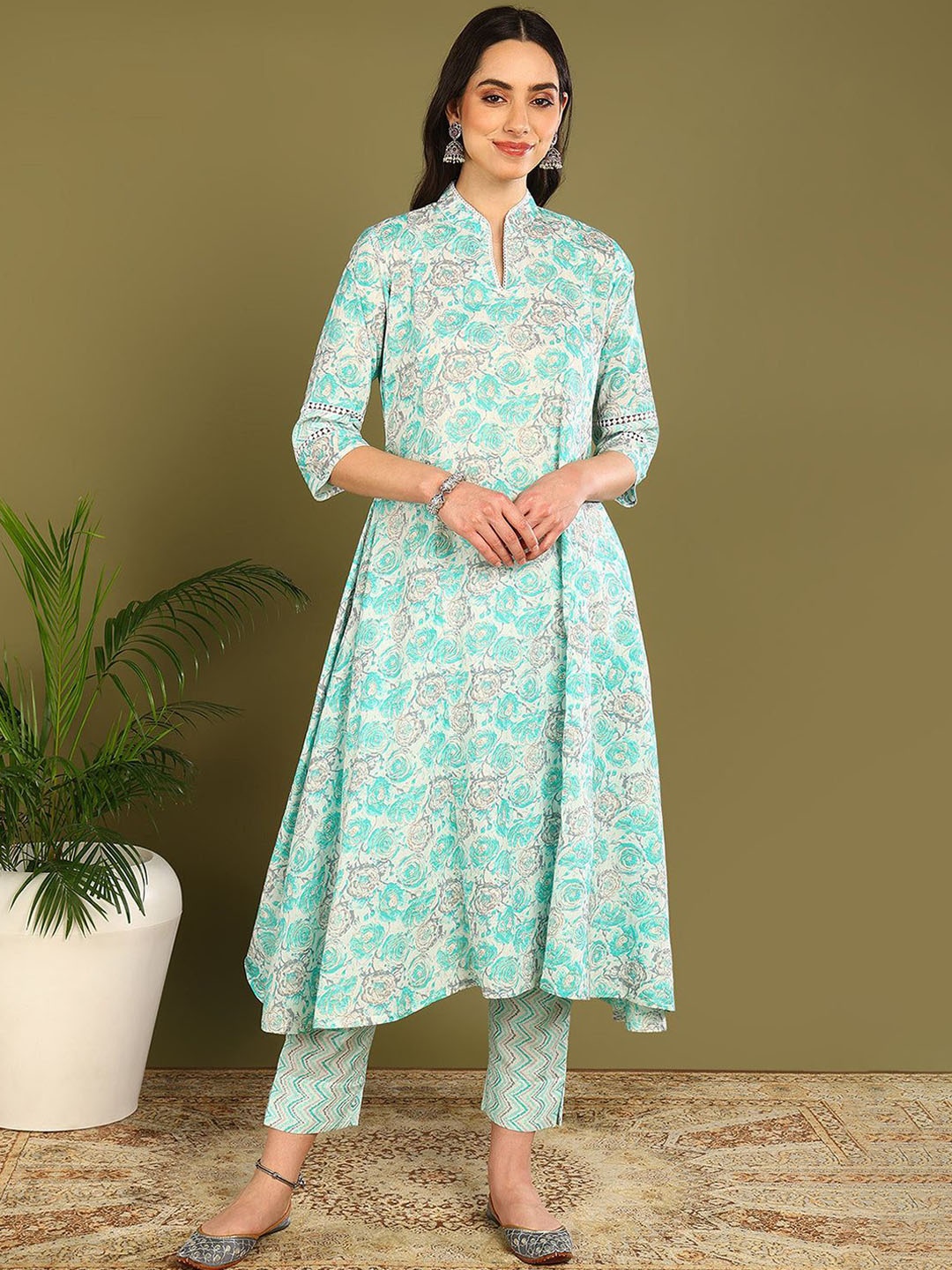 

Tahiliya Women Floral Printed Thread Work Handloom Anarkali Kurta, Green