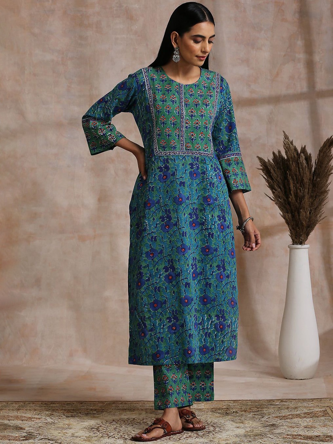 

Tahiliya Women Floral Printed Thread Work Handloom Kurta, Green