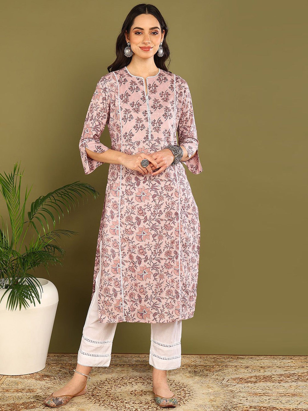 

Tahiliya Women Floral Printed Keyhole Neck Handloom Kurta, Mauve